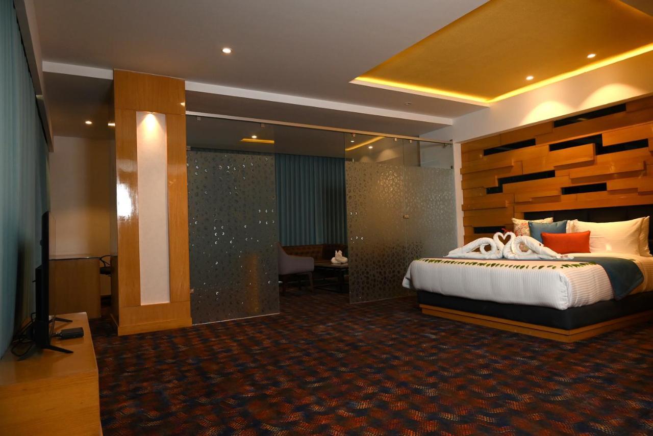 Ramada Plaza By Wyndham Jammu Vijaypur Hotell Exteriör bild