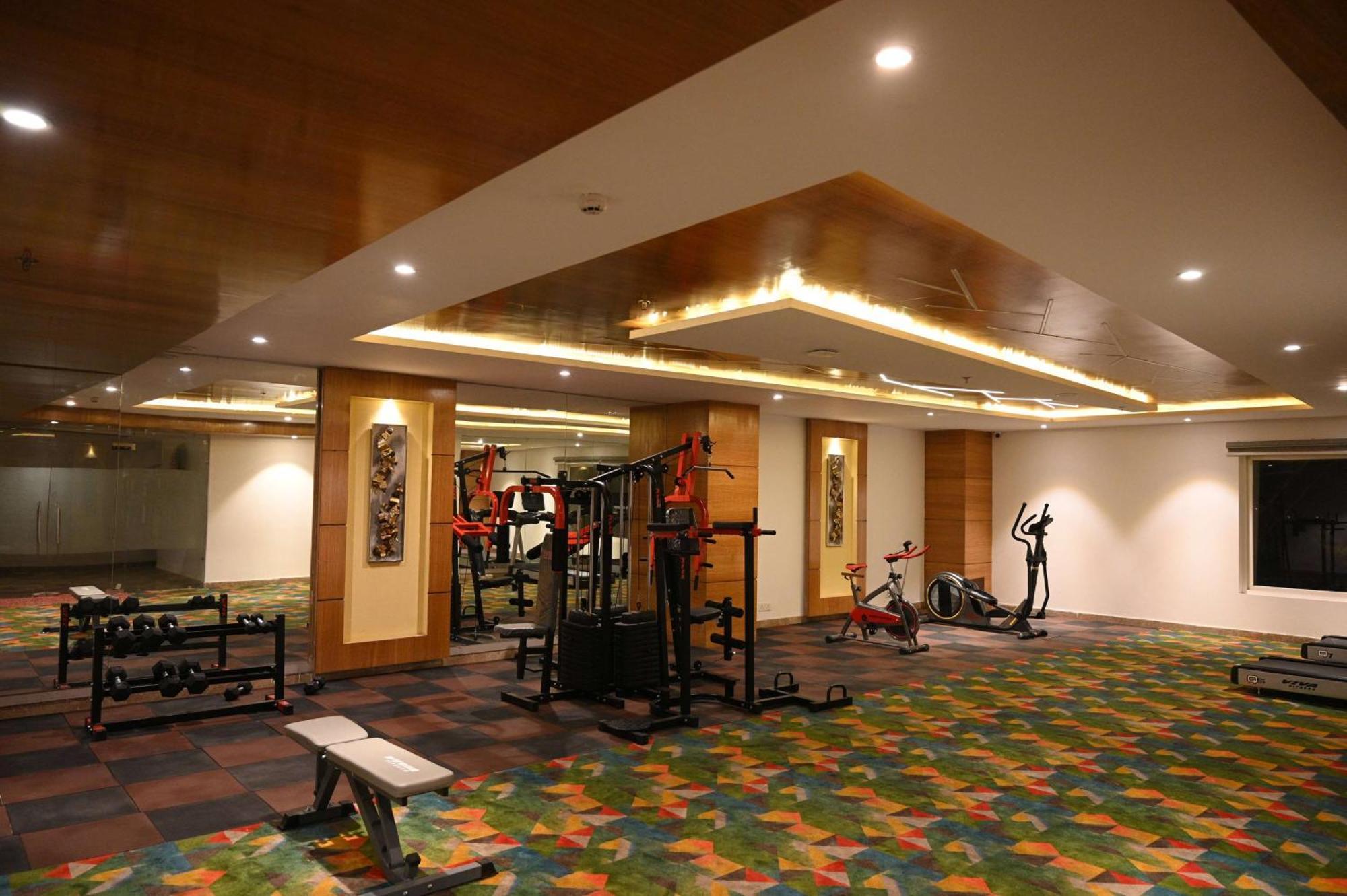 Ramada Plaza By Wyndham Jammu Vijaypur Hotell Exteriör bild