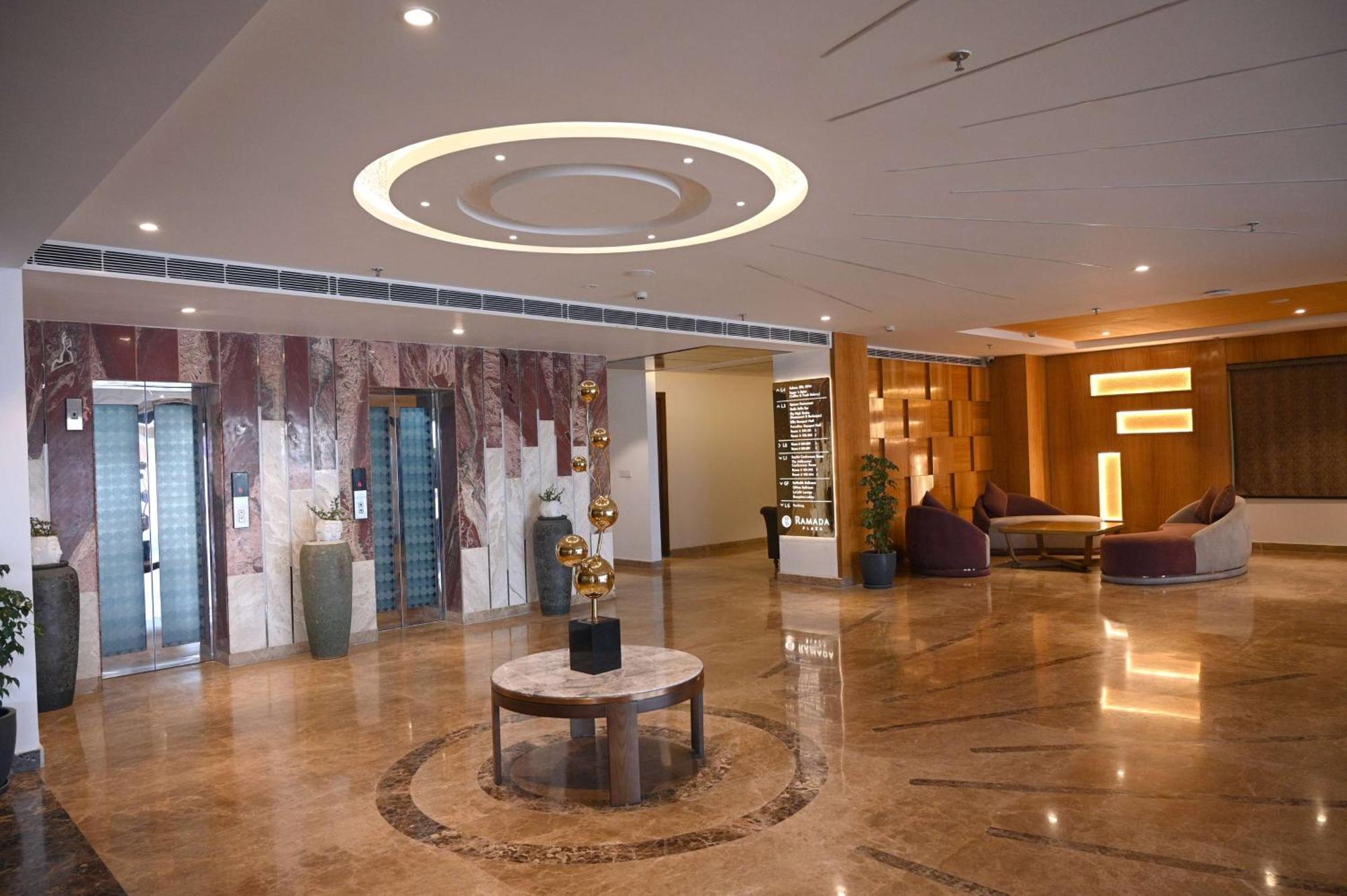 Ramada Plaza By Wyndham Jammu Vijaypur Hotell Exteriör bild